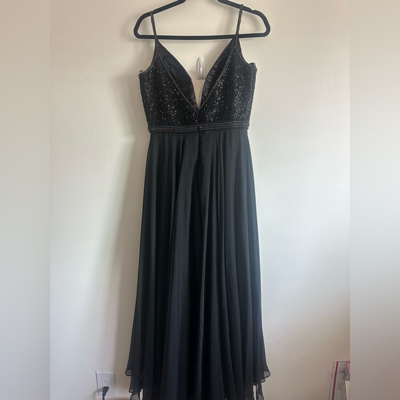 Sherri Hill Beaded A Line Whimsical Black Gown Size 10 - Picture 4 of 10